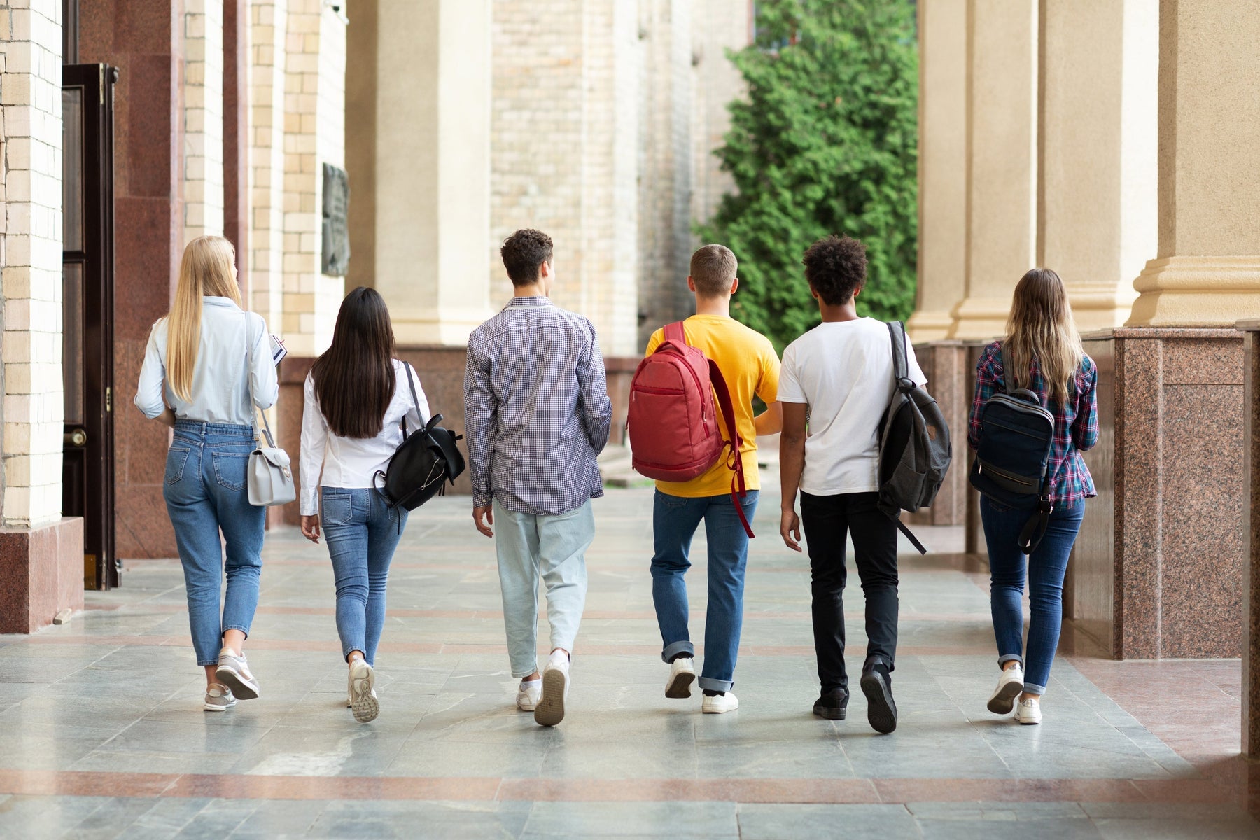 The Best Reasons to Buy Backpacks in Bulk for High School and College