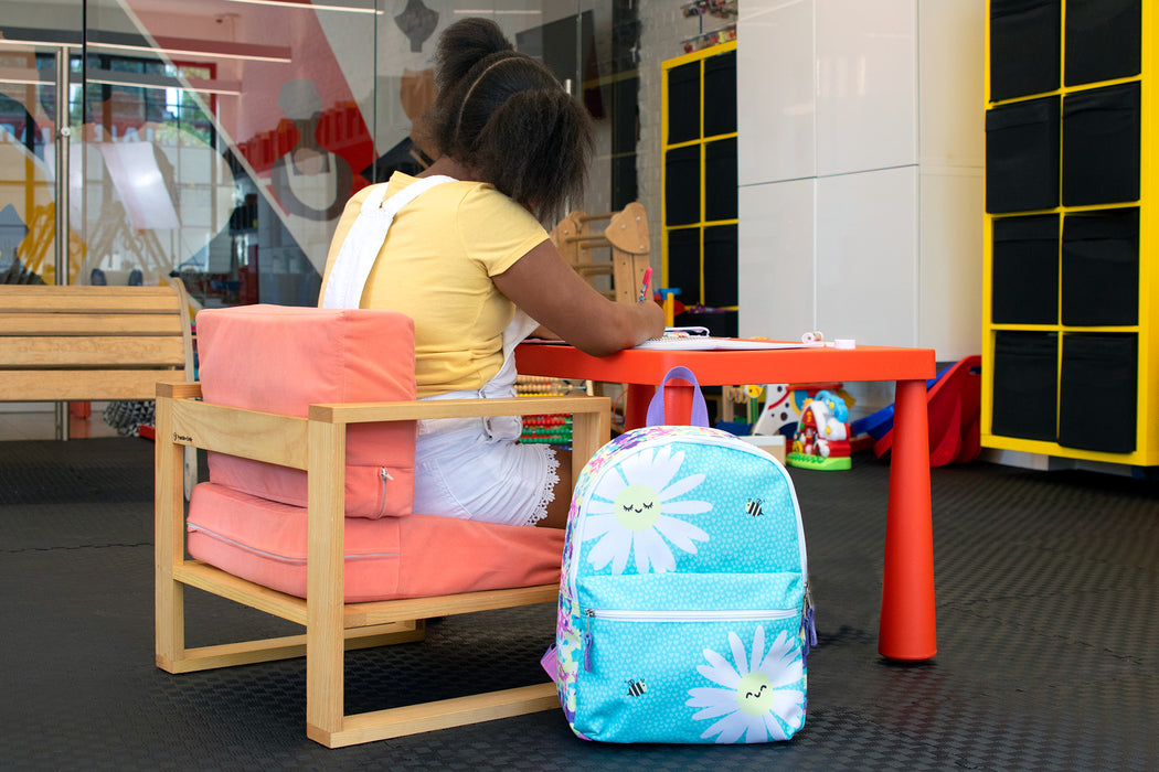 15-Inch Daisy Backpack - BagsInBulk.com